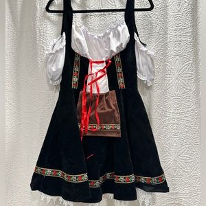 Amazon drindle. Size small.